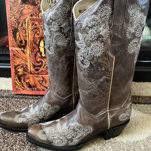 Texas Outlaw Women’s leather Rodeo Boots size 9. Brand new never worn!